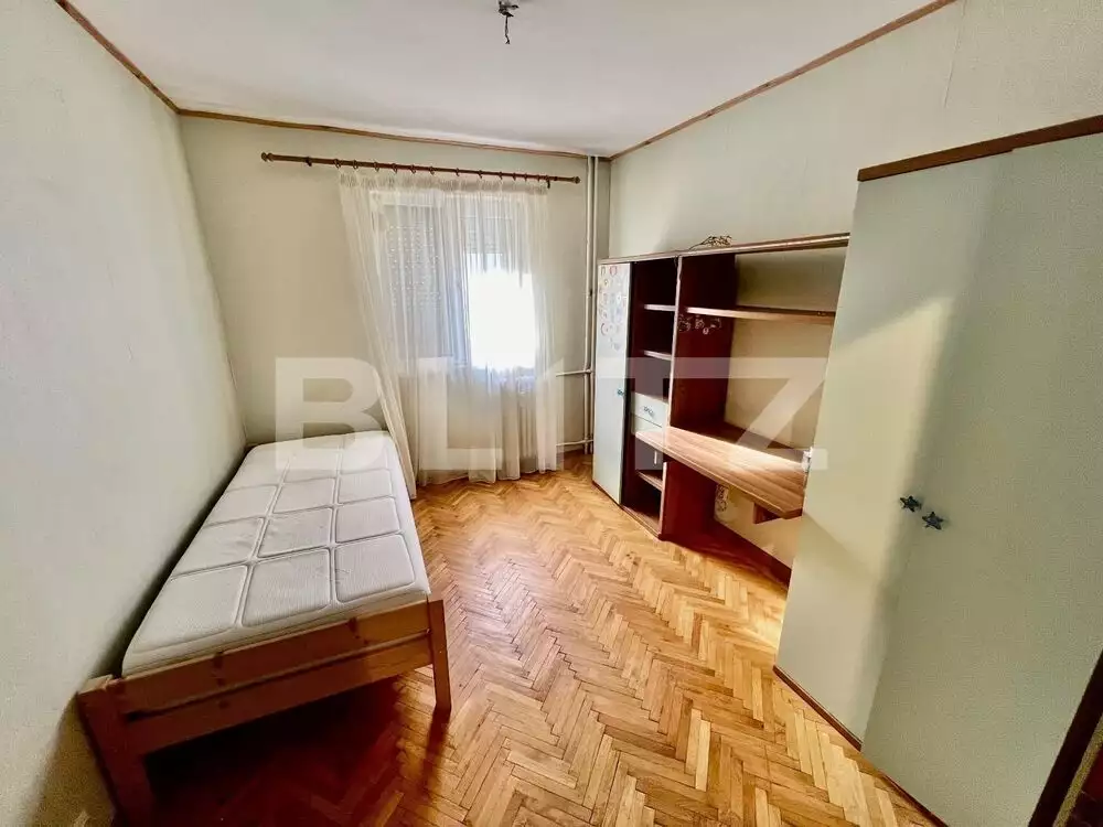 Apartament Decomandat cu 4 Camere, 81mp, Zona Restaurant Dacia - Valea Roșie