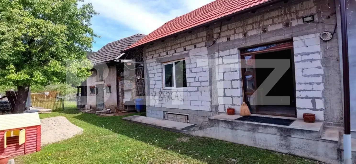 Casă individuală renovabilă de 85mp cu 555 mp teren, central în Săvădisla