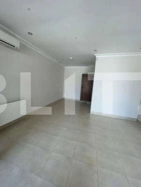 Spatiu comercial/apartament nemobilat, zona centrala 