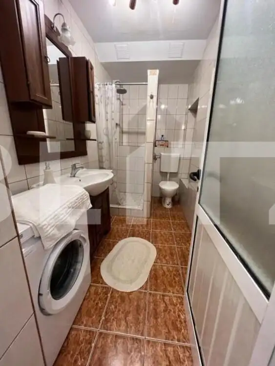 Apartament 4 camere, 100 mp, decomandat, zona Ultracentrala