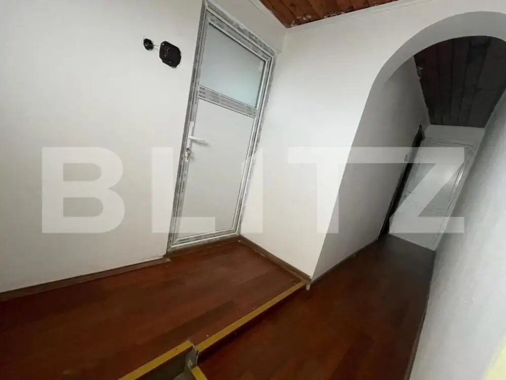 Casa de vânzare cu grădina, 5 camere, 250 mp, zona Nojorid