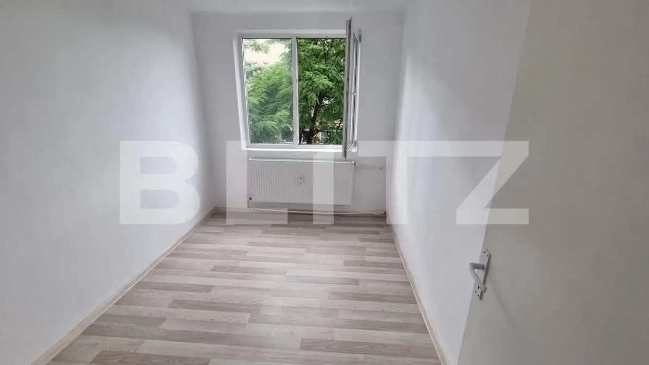 Apartament cu 3 camere, 39mp, zona Valenta 