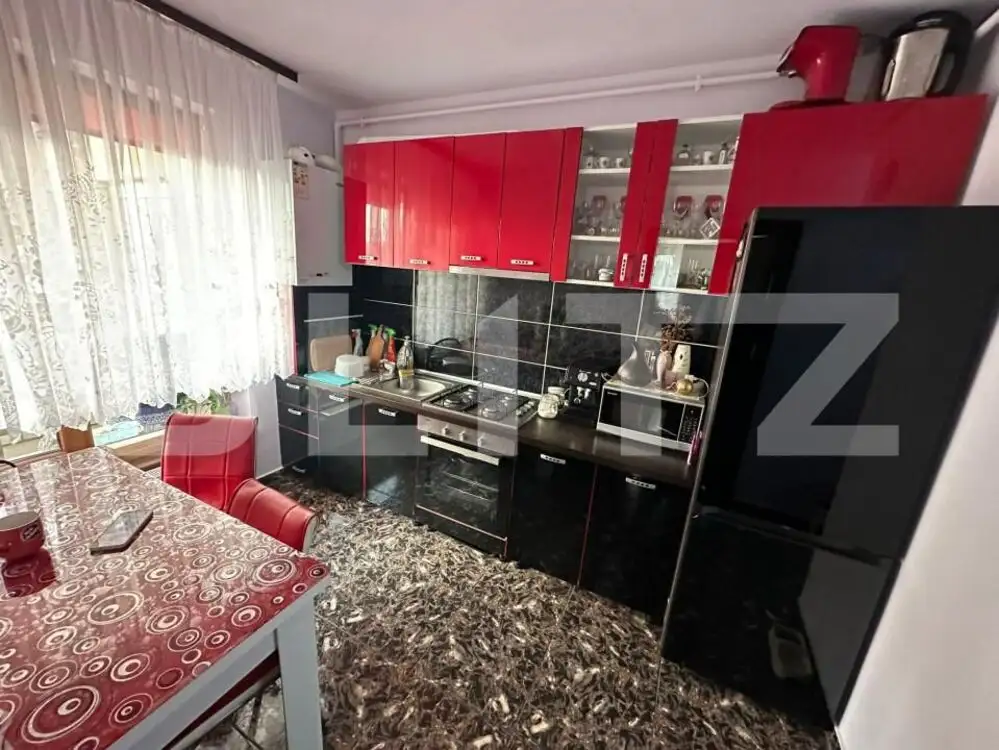 Apartament cu 2 camere, 44mp, etaj intermediar cu balcon zona Petrom 