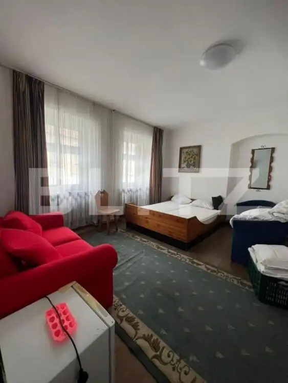 Casa de inchiriat 6 camere, 220 mp, situată în Orasul de Jos