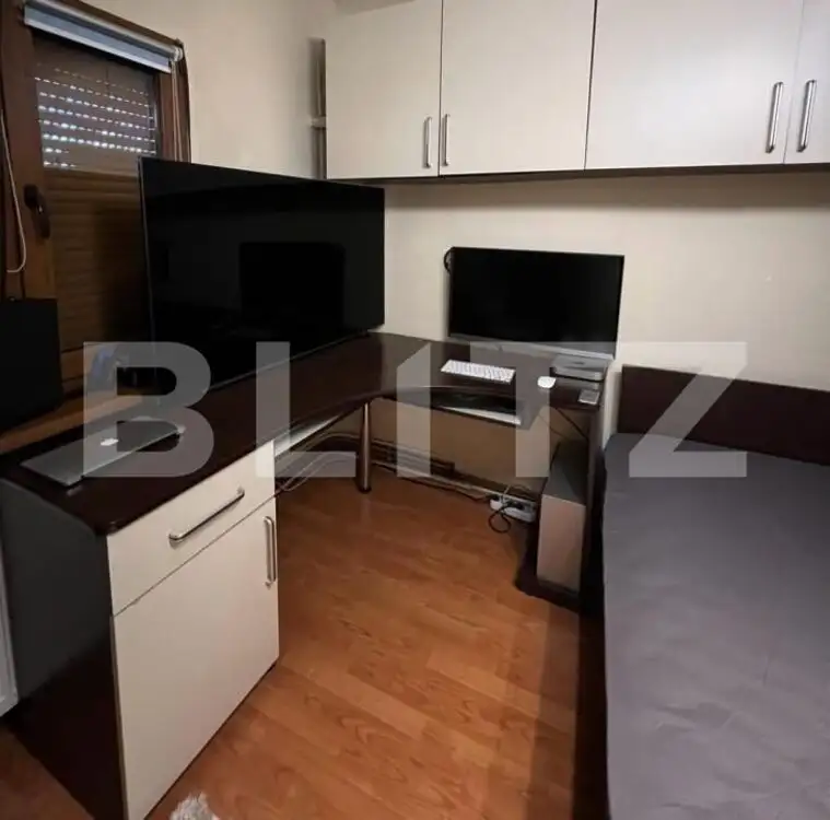 Apartament cu 4 camere decomandat, 79,46 mp,  zona Sara