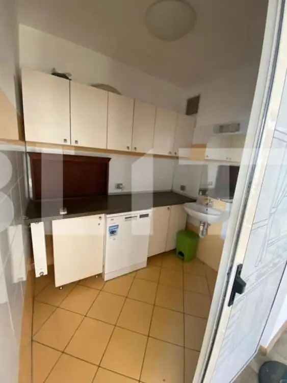 Casa cu 8 camere, 315 mp, Ultracentral, pentru locuit, birou sau local!