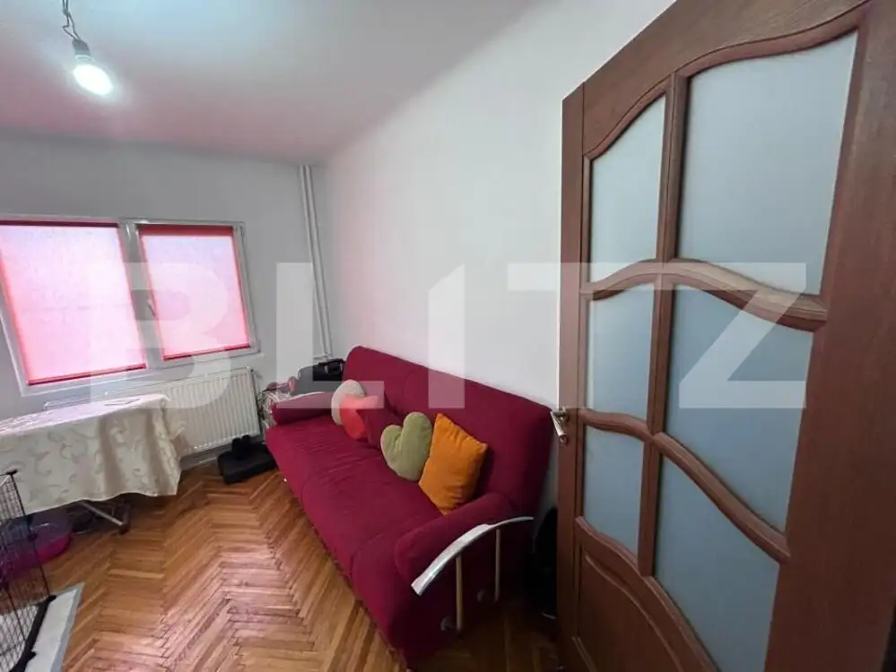 Apartament , 3 camere, 74mp, zona piata din Rovine