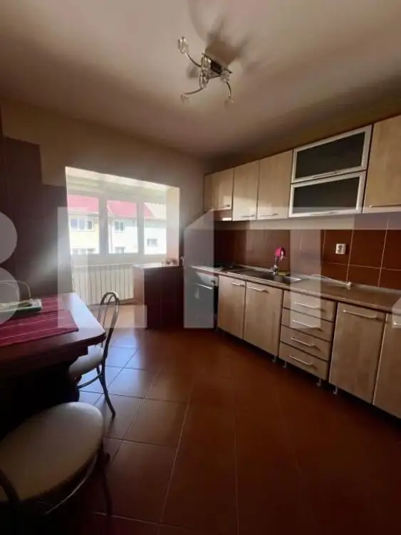 Apartament, 2 camere, decomandat, zona Obcini