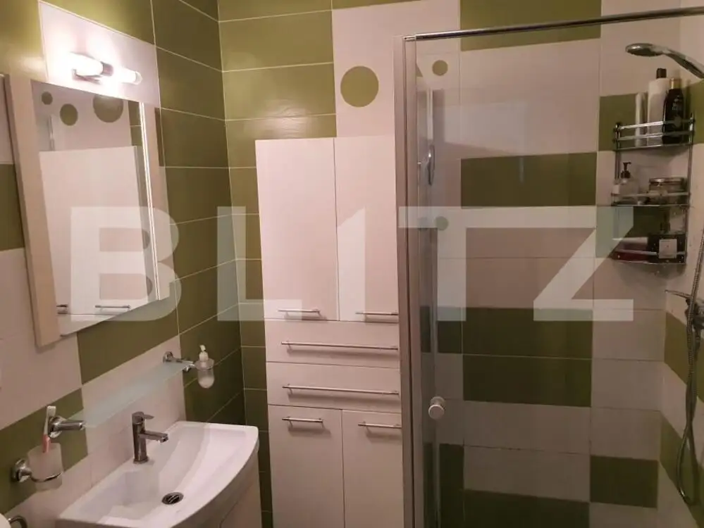 Apartament 3 camere decomandate, 74 mp, zona-Intre Lacuri