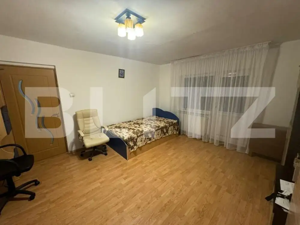 Apartament 3 camere semidecomandat  in 1 mai zona SARA 