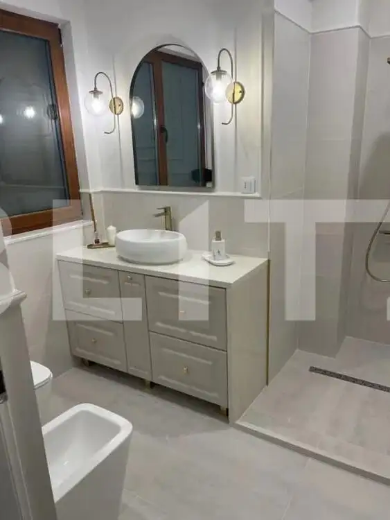 Apartament 2 camere, finisaje de lux, zona Intre Lacuri