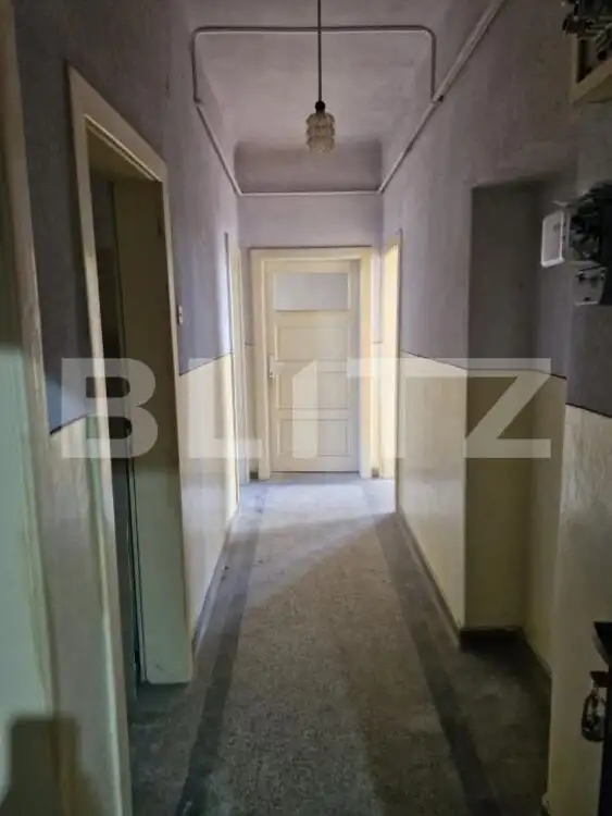 Apartament 2 camere, decomandat  si curte