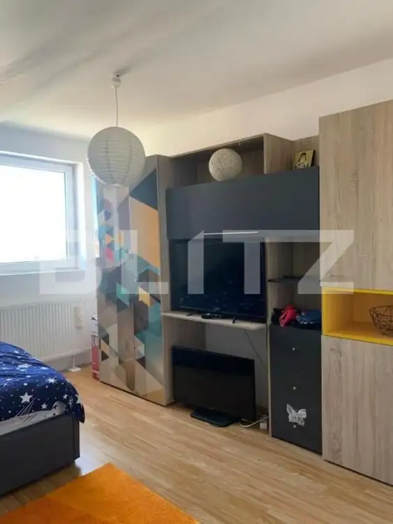 Apartament 3 camere, semideomandat, zona Cedonia