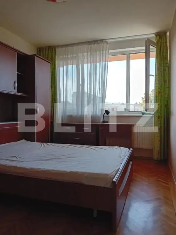 Apartament cu 3 camere, etaj intermediar zona Alexandru Vlahuta 