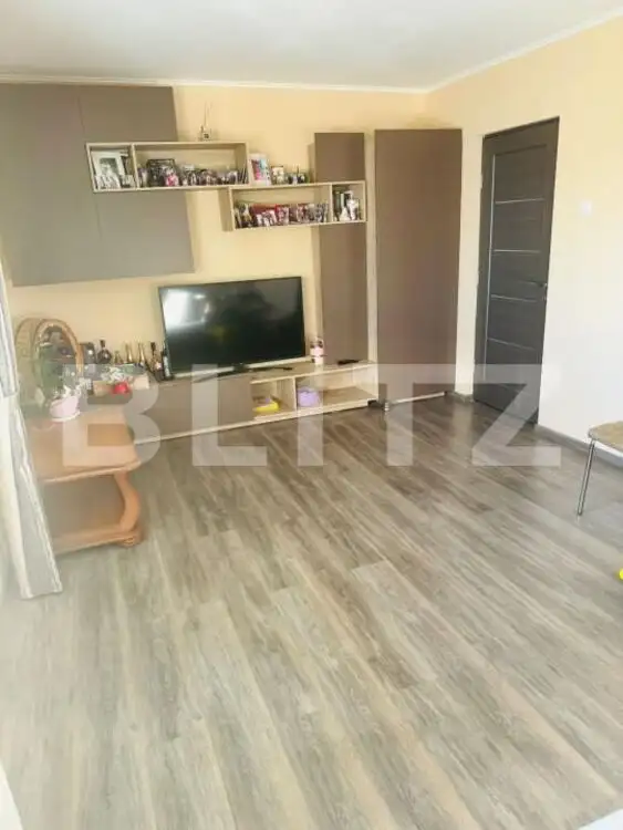 Apartament cu 3 camere, decomandat, 67,70 mp, zona Cartierul Velența