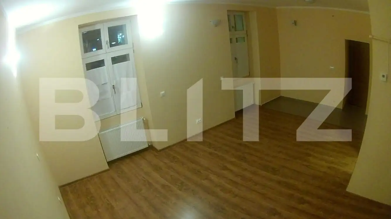 Apartament si spatiu comercial pe 2 niveluri