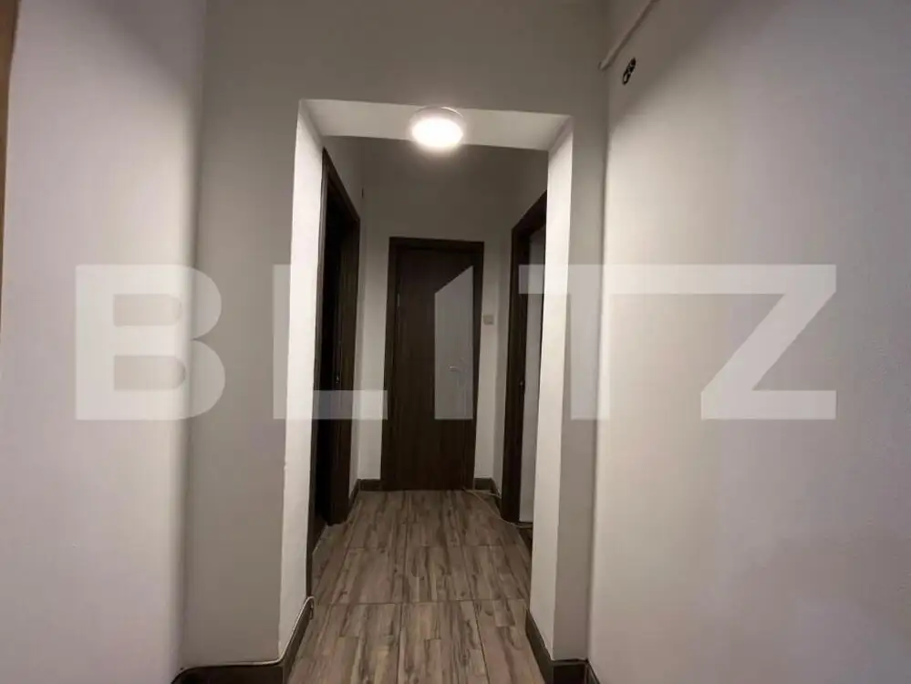 Apartament 3 camere, 74 mp, semidecomandat, centrală termică, zona Centrală