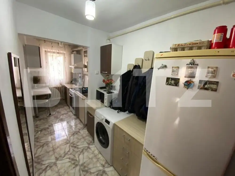 Apartament 2 camere, decomandat, zona Cetate