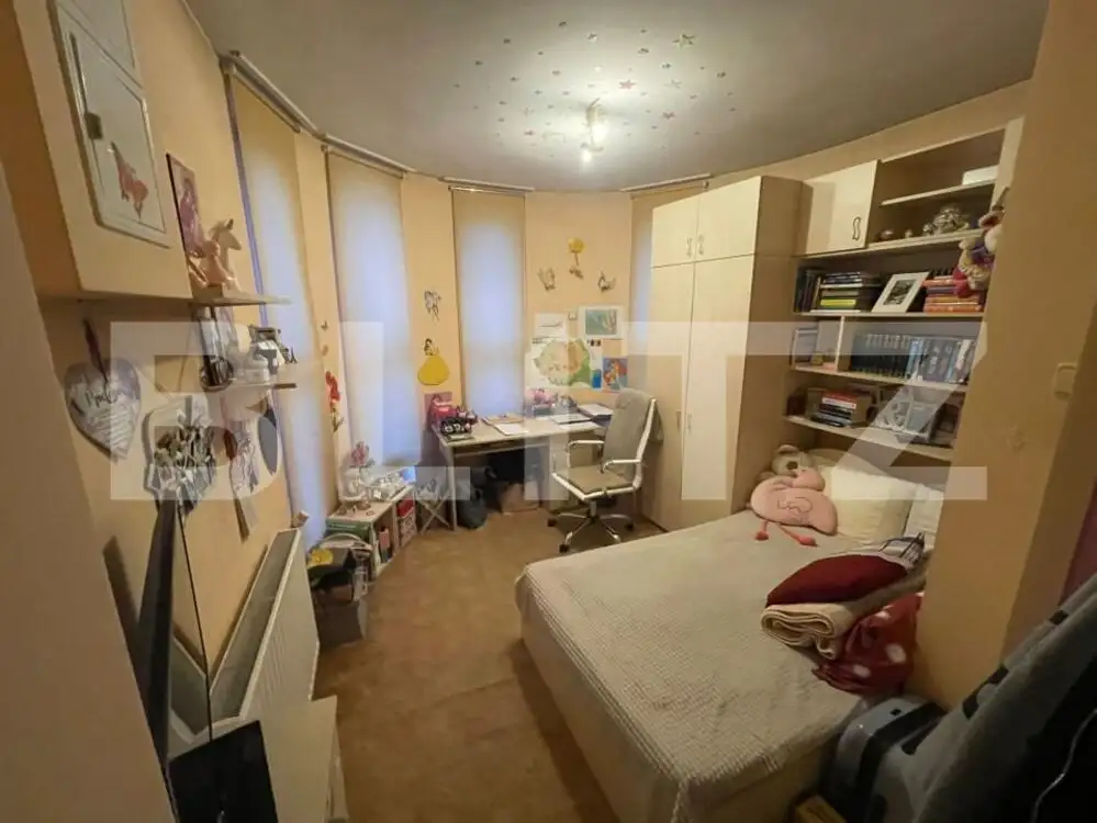 Casa cu 6 camere, pretabila pentru spatiu comercial, teren 516 mp, zona Centru  