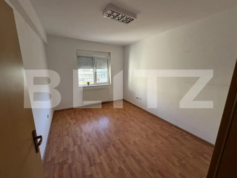 Apartament 3 camere, 73 mp, bloc nou, zona-Cetate