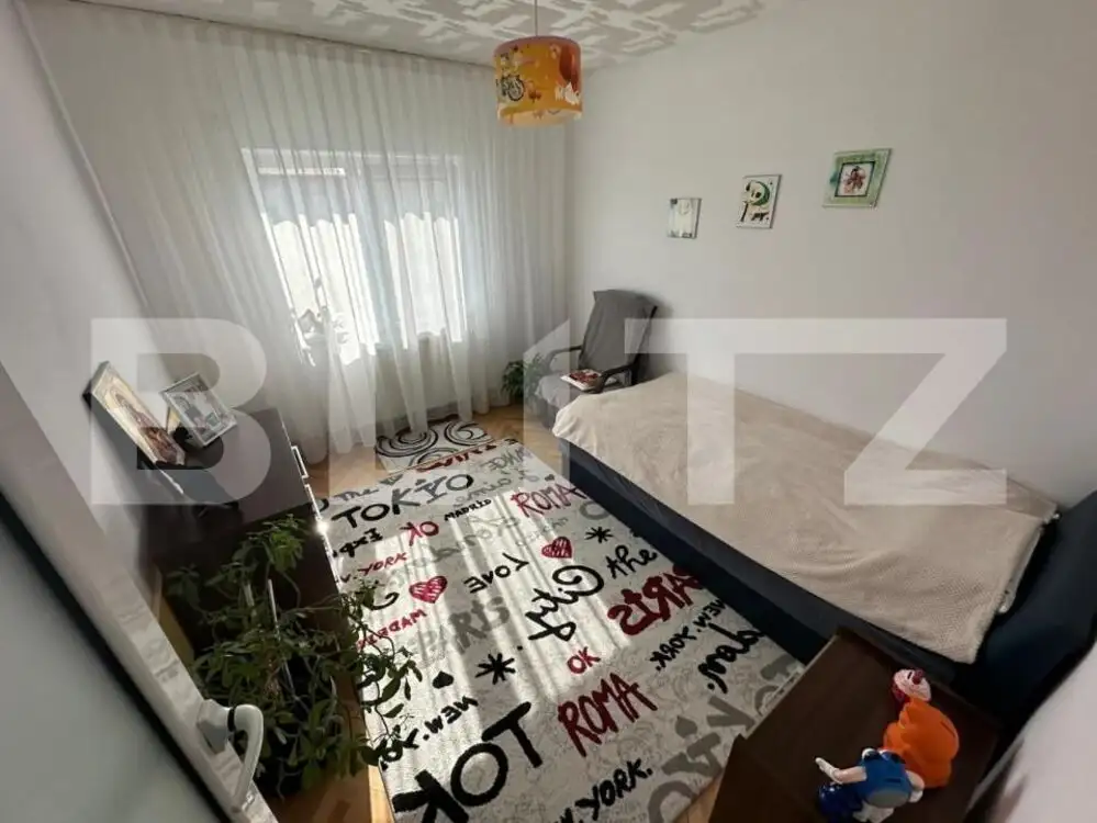 Apartament 3 camere, 79 mp, zona Mercur