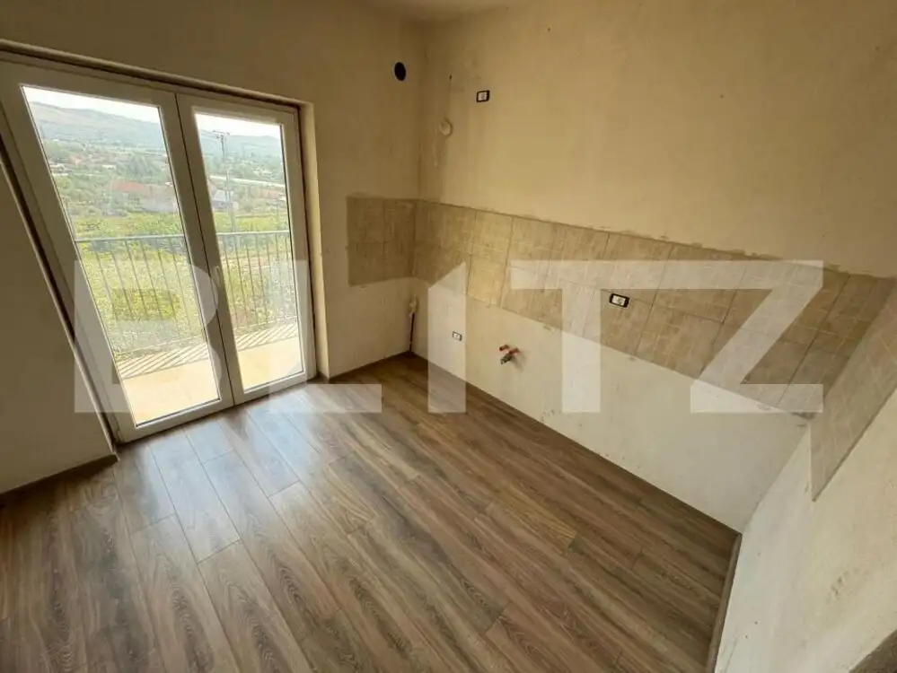 Apartament 3 camere, 80 mp, curte si garaj, Micro