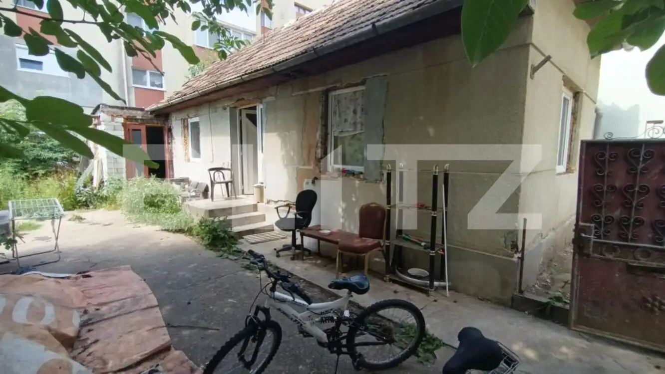 Casa de vanzare individuala in cetate, zona piata