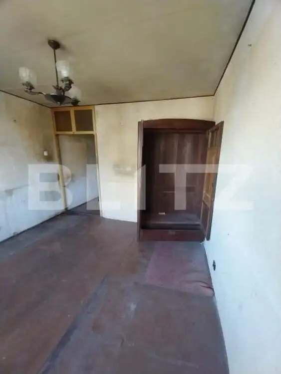 Garsoniera, 22 mp, etajul 1, renovabilă complet, zona Ramiro 