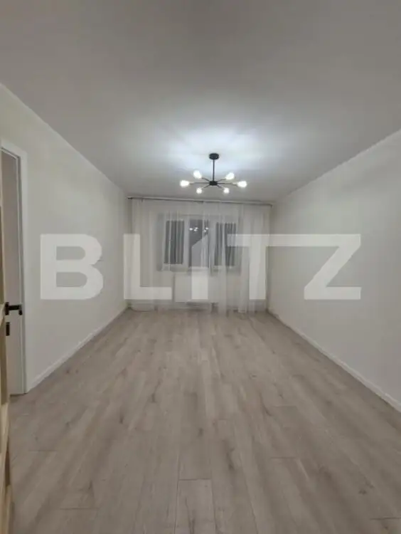 Apartament de 4 camere Semidecomandat, etaj intermediar, Zona Pod Calvaria 