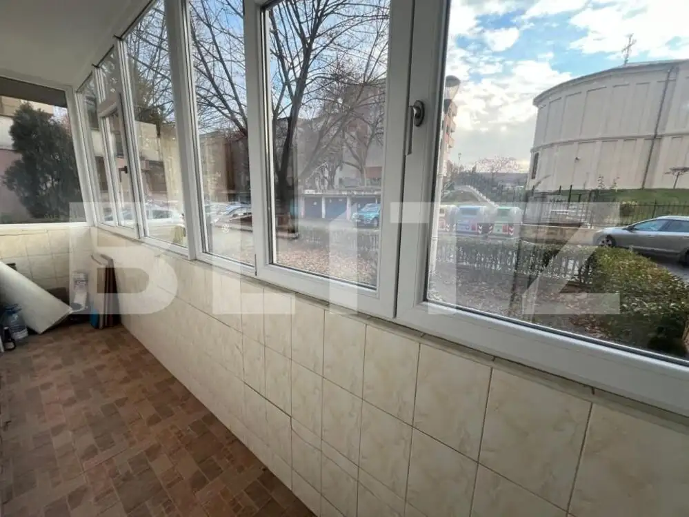 Apartament cu 3 camere la parter, 74 mp, zona-Calea București