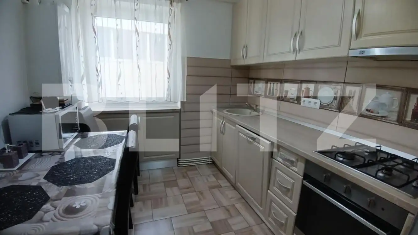 Apartament modern, 3 canere, 60 mp, etaj intermediar, zona Cetate