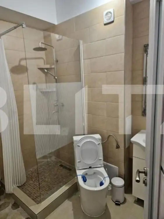 Apartament 3 camere semidecomandat, zona Strand