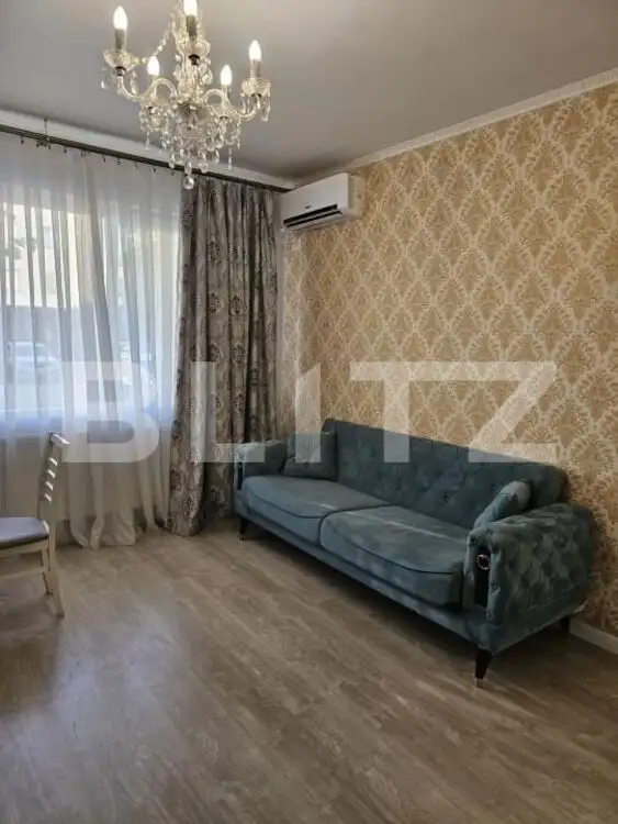 Apartament de vanzare, cu 2 camere, 35 mp, zona Prima Universității