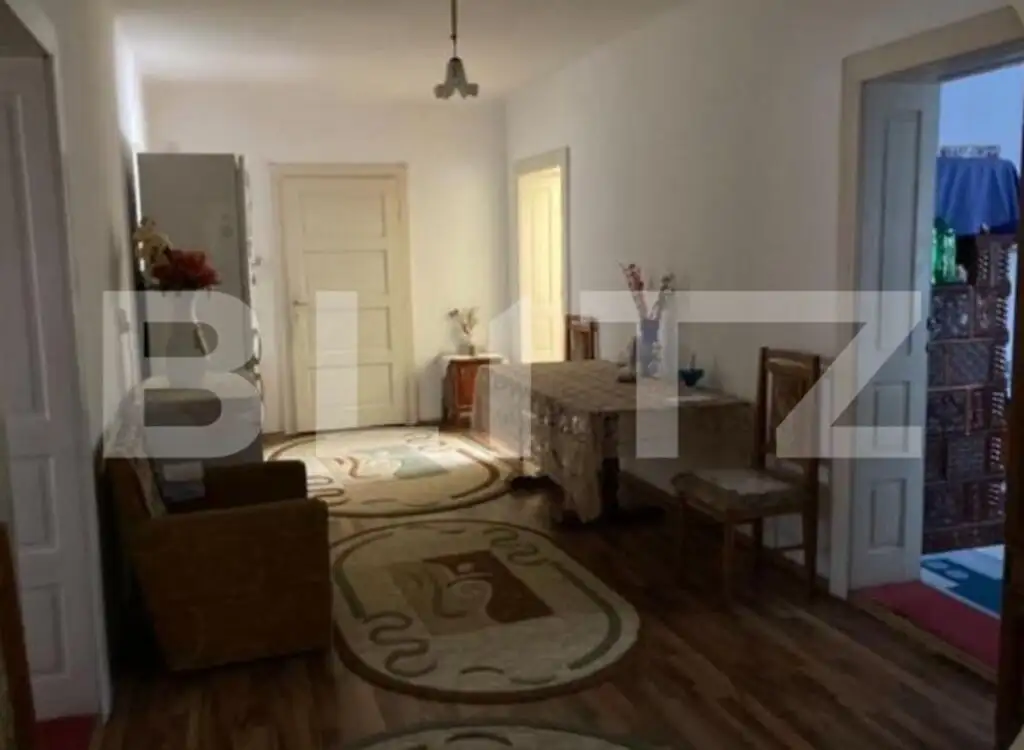 Casa de vanzare, cu 6 camere, 218,44 mp, zona Tasnad 