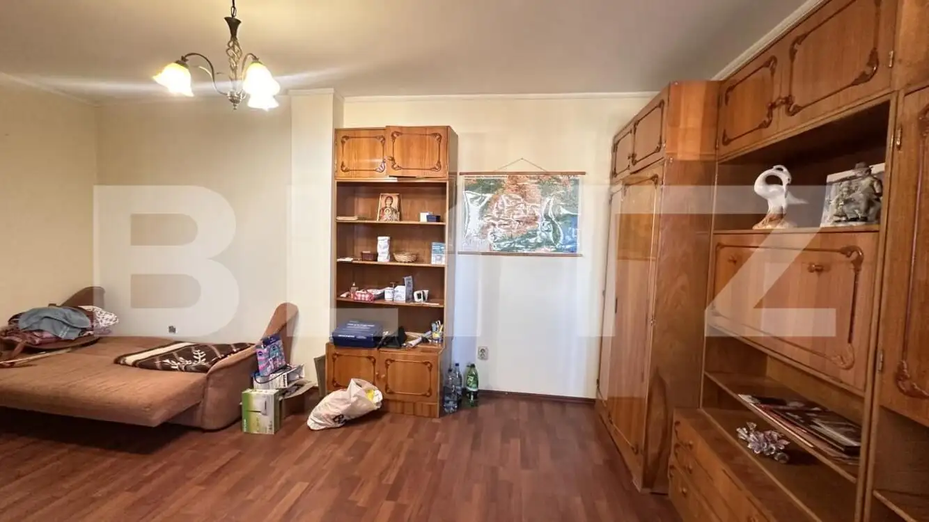 Apartament de vanzare, 3 camere, 2 băi, zona Dacia