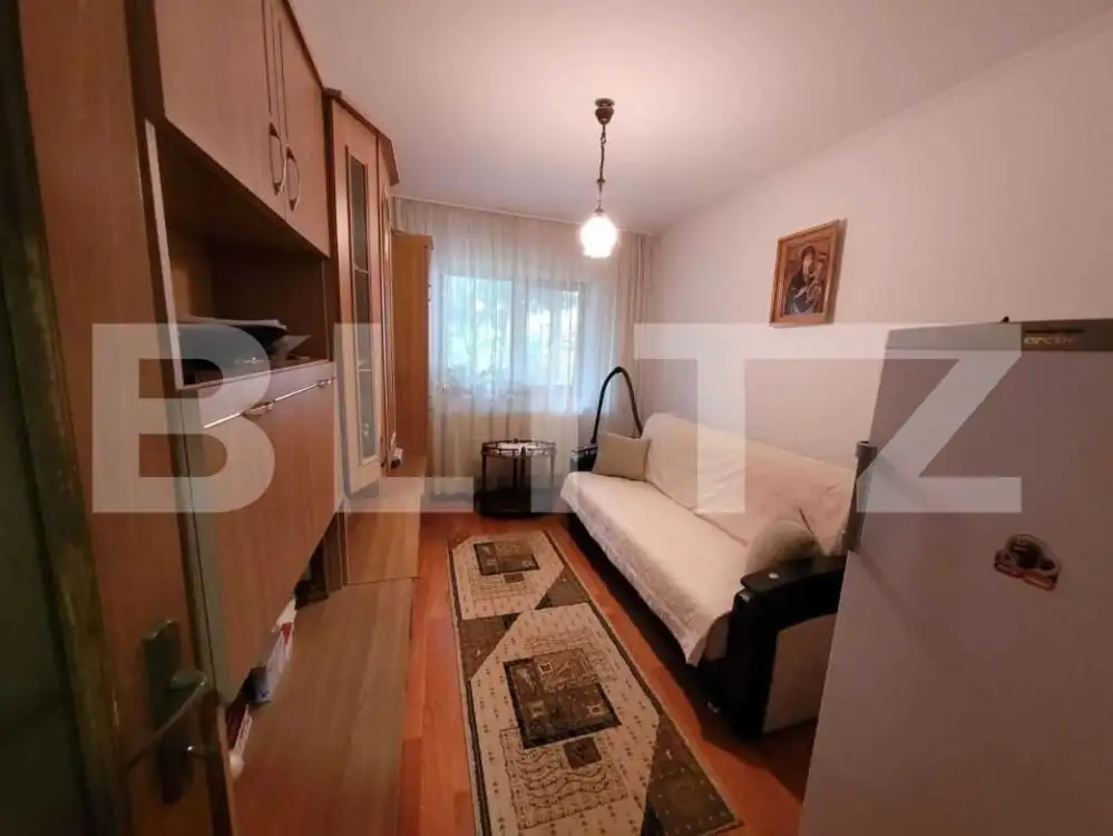 Apartament 3 camere, 60 mp, decomandat, zona liceului Vasile Lovinescu 