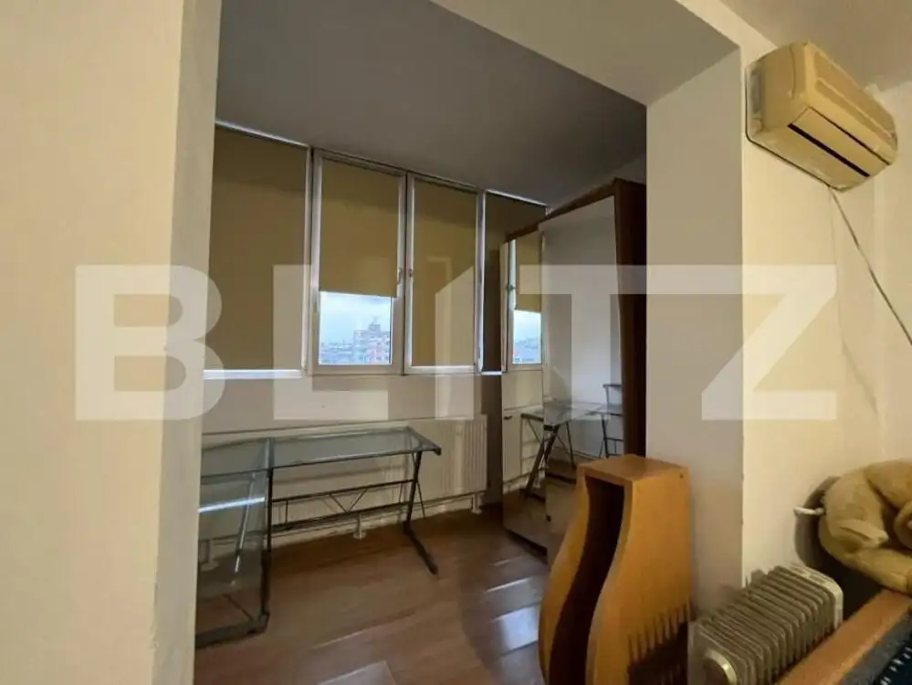 Apartament 3 camere, 74 mp, semidecomandat, centrală termică, zona Centrală