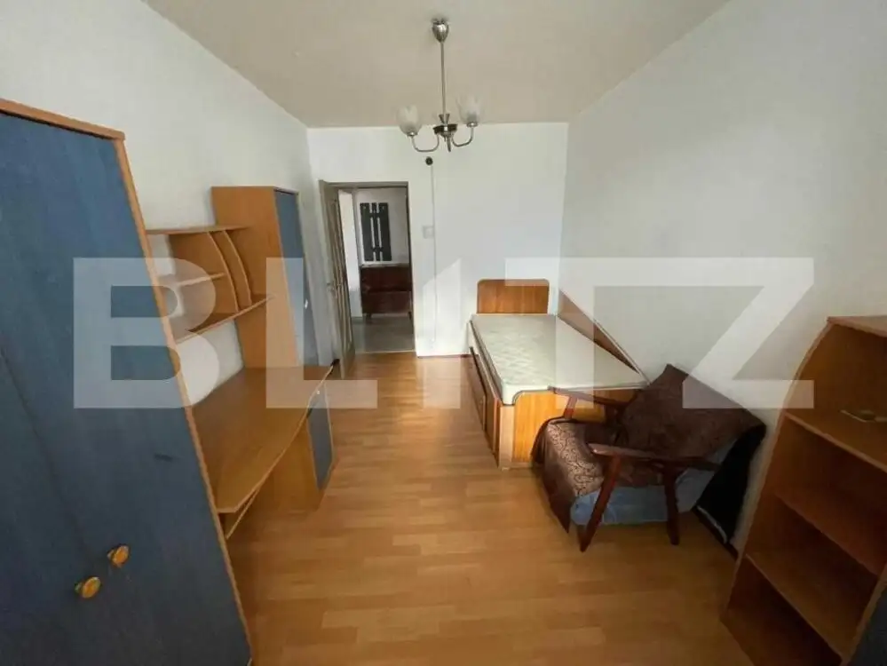 Apartament 3 camere, 62 mp, decomandat, zona Spital