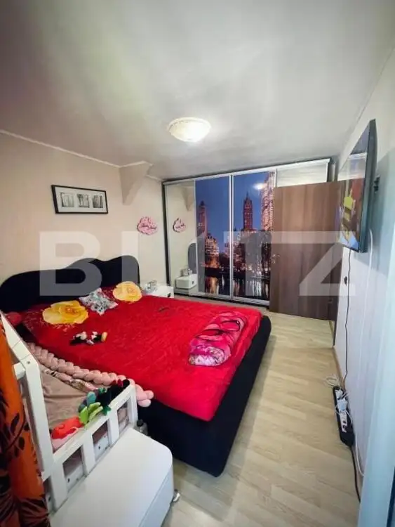 Apartament cu 3 camere semidecomandat 