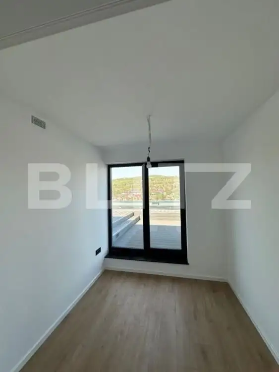 Penthouse 4 camere, finisat, zona Semicentrala