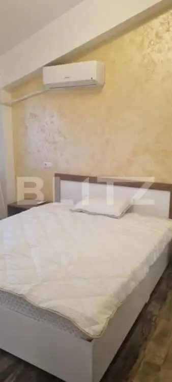 Apartament 3 camere, 105 mp, lux, terasa si piscina, loc gratar, zona 1 Mai