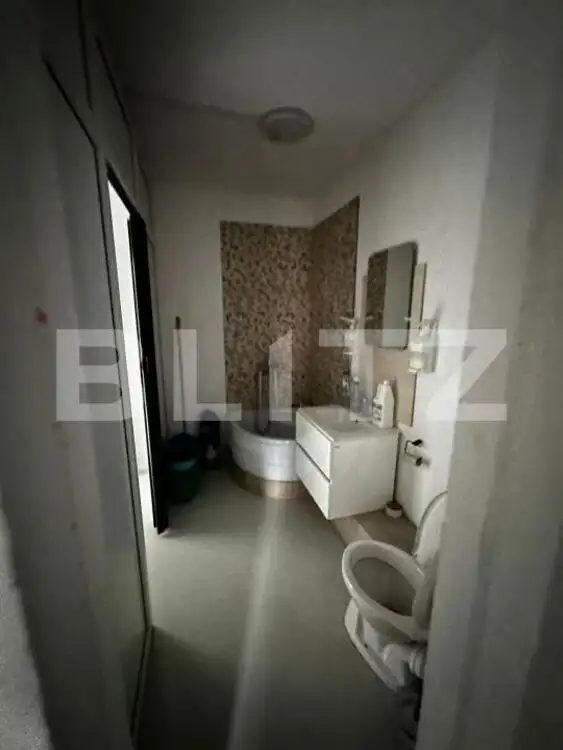 Spatiu comerical, 5 incaperi, 80.5 mp, zona Bariera Valcii