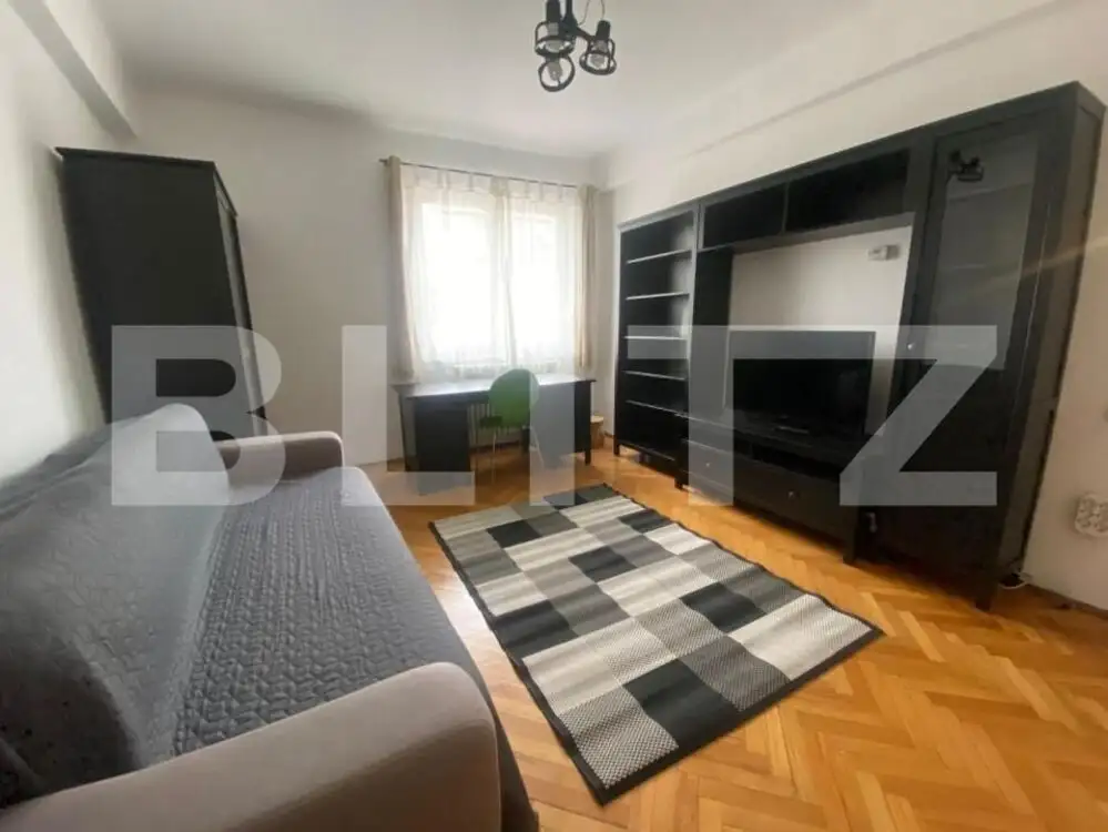 Apartament de 2 camere, decomandat, parcare, zona strazii Horea