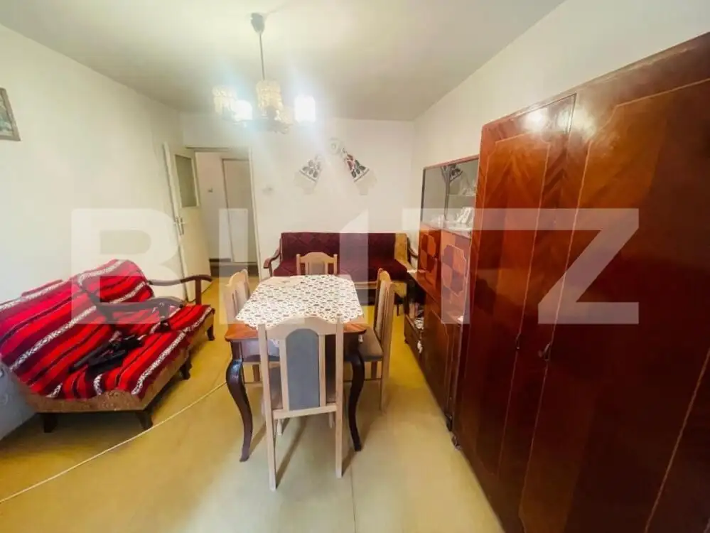 Apartament decomandat de vanzare , etaj intermediar, zona Mehedinti 