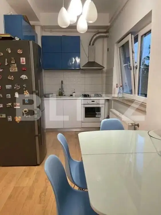 Apartament cu 3 camere, parcare privata, zona centrala