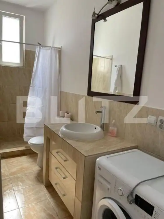 Apartament de vanzare, 3 camere, 66 mp, zona centrala