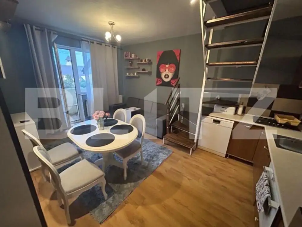 **Închiriere Apartament cu 3 Camere pe Două Niveluri