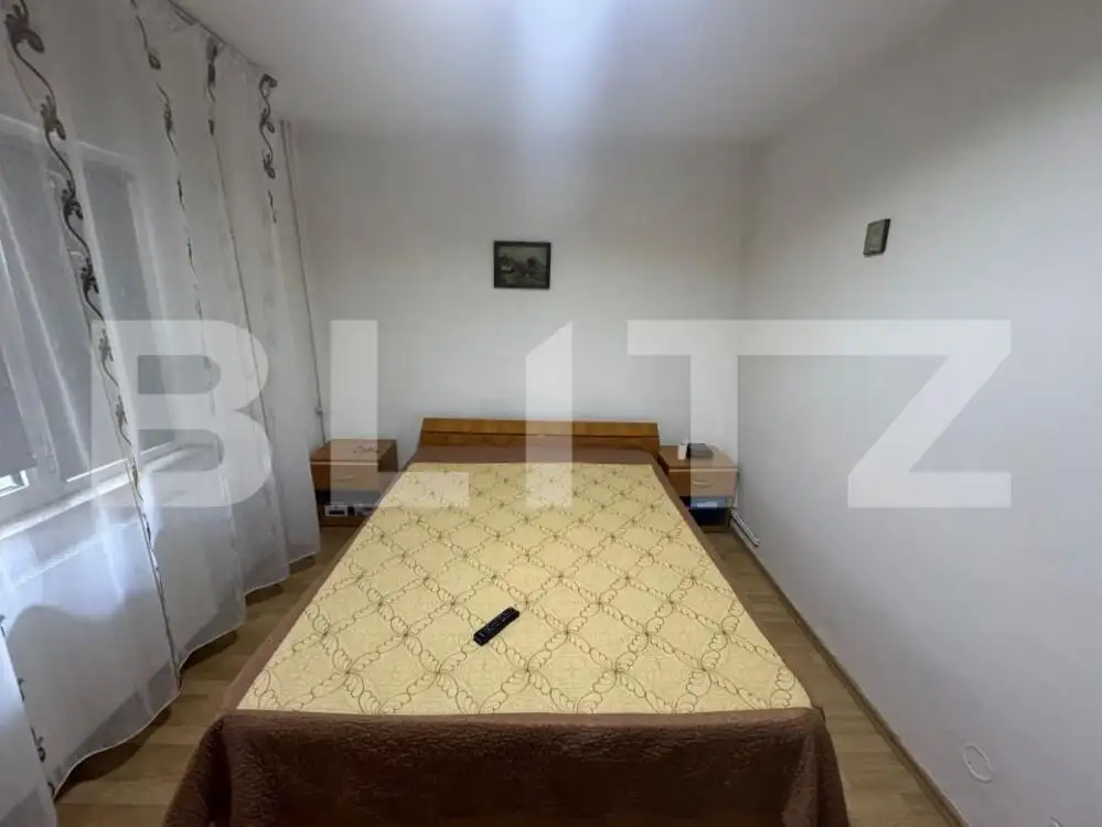 Apartament 3 camere semidecomandat  in 1 mai zona SARA 