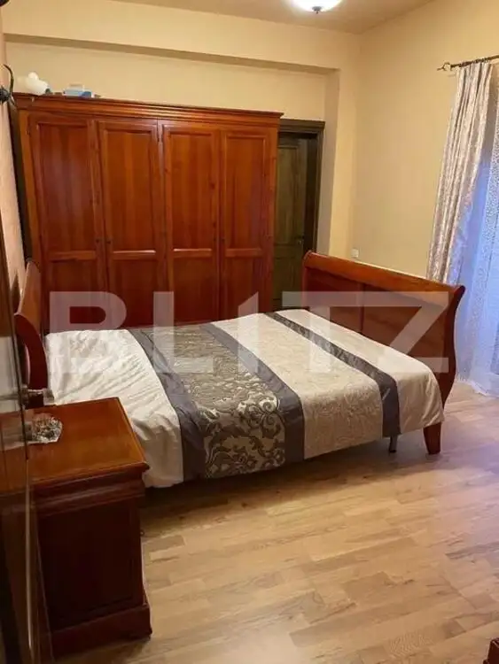 Apartament cu 3 camere, parcare privata, zona centrala