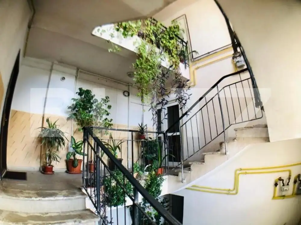 Apartament de 3 camere, decomandat, zona1 Mai, Ciuperca